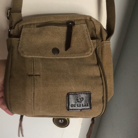 1 Baggallini, 1 Travelon, 1 Oulilai - Picture 15 of 16